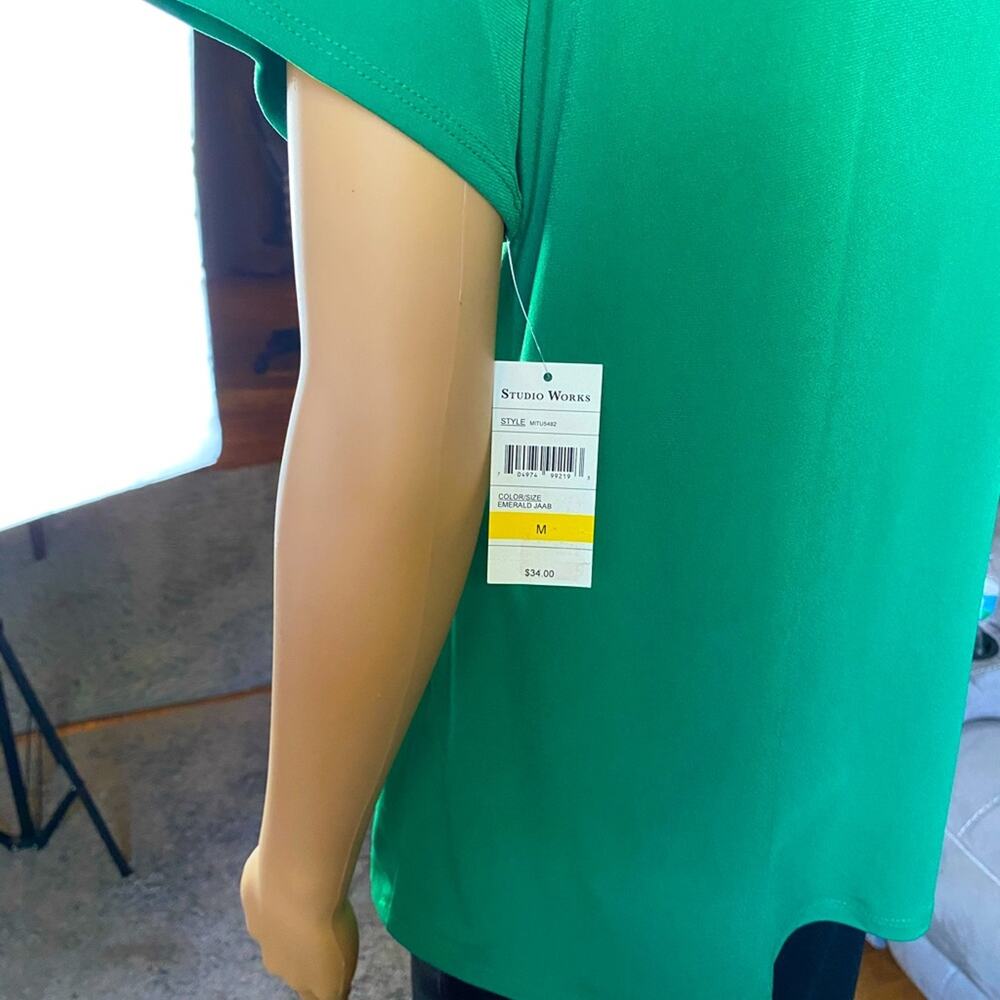 Studio Works Women’s Green Ruffle Blouse Sz M NWT - Picture 2 of 5